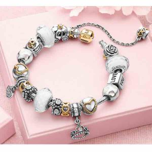 idee-regalo-natale-fidanzata-moglie-ragazza-bracciale-bracciali-pandora-charm